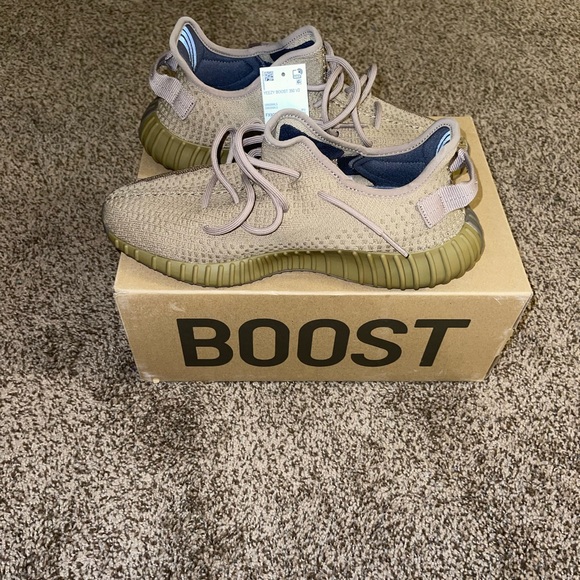 Yeezy Boost 350V2 Earth size 10 worn twice closest thing to Deadstock will trade - Picture 6 of 10